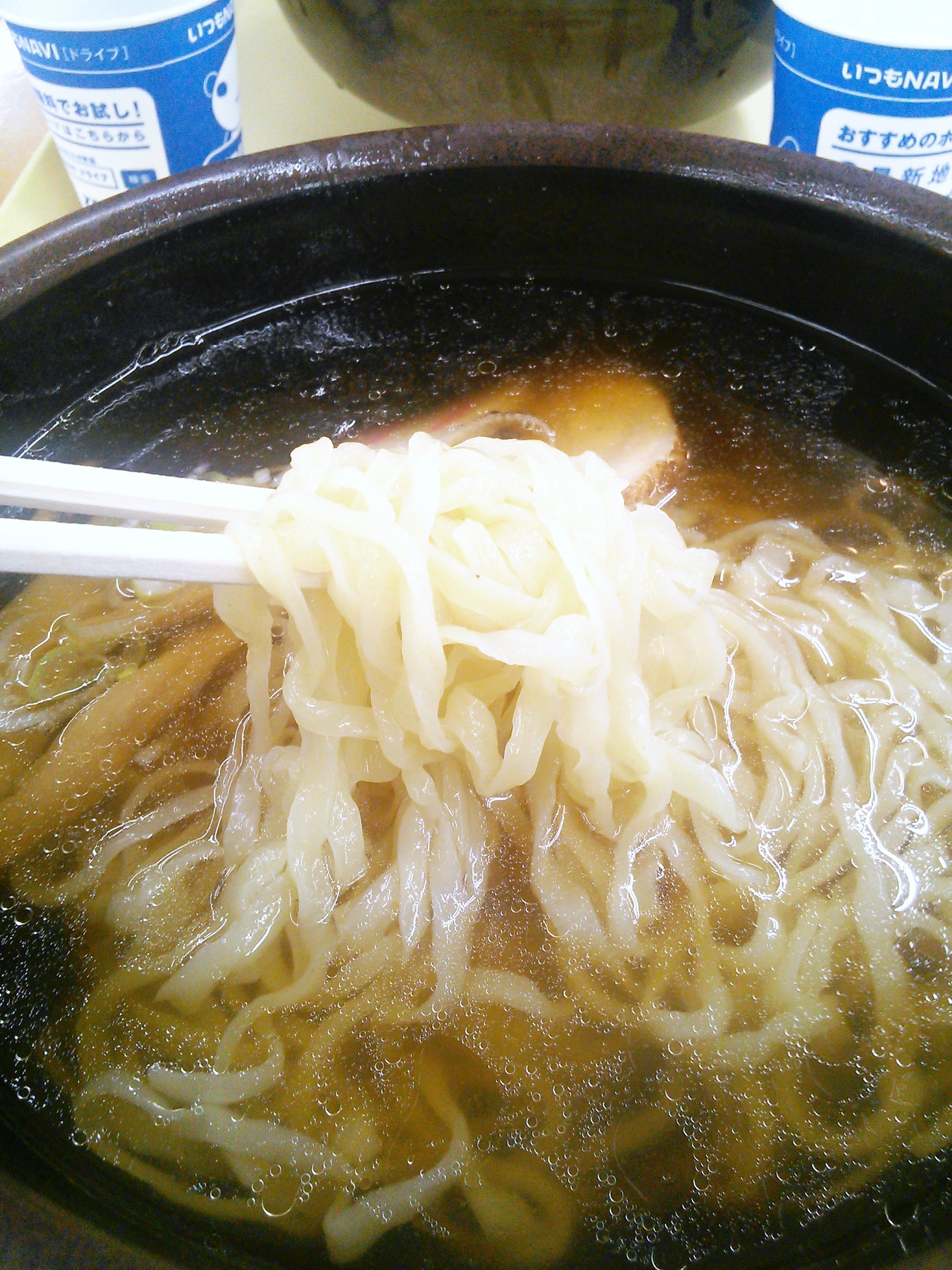佐野サービスエリアで食べた佐野ラーメンの麺は青竹打ちの縮れ麺