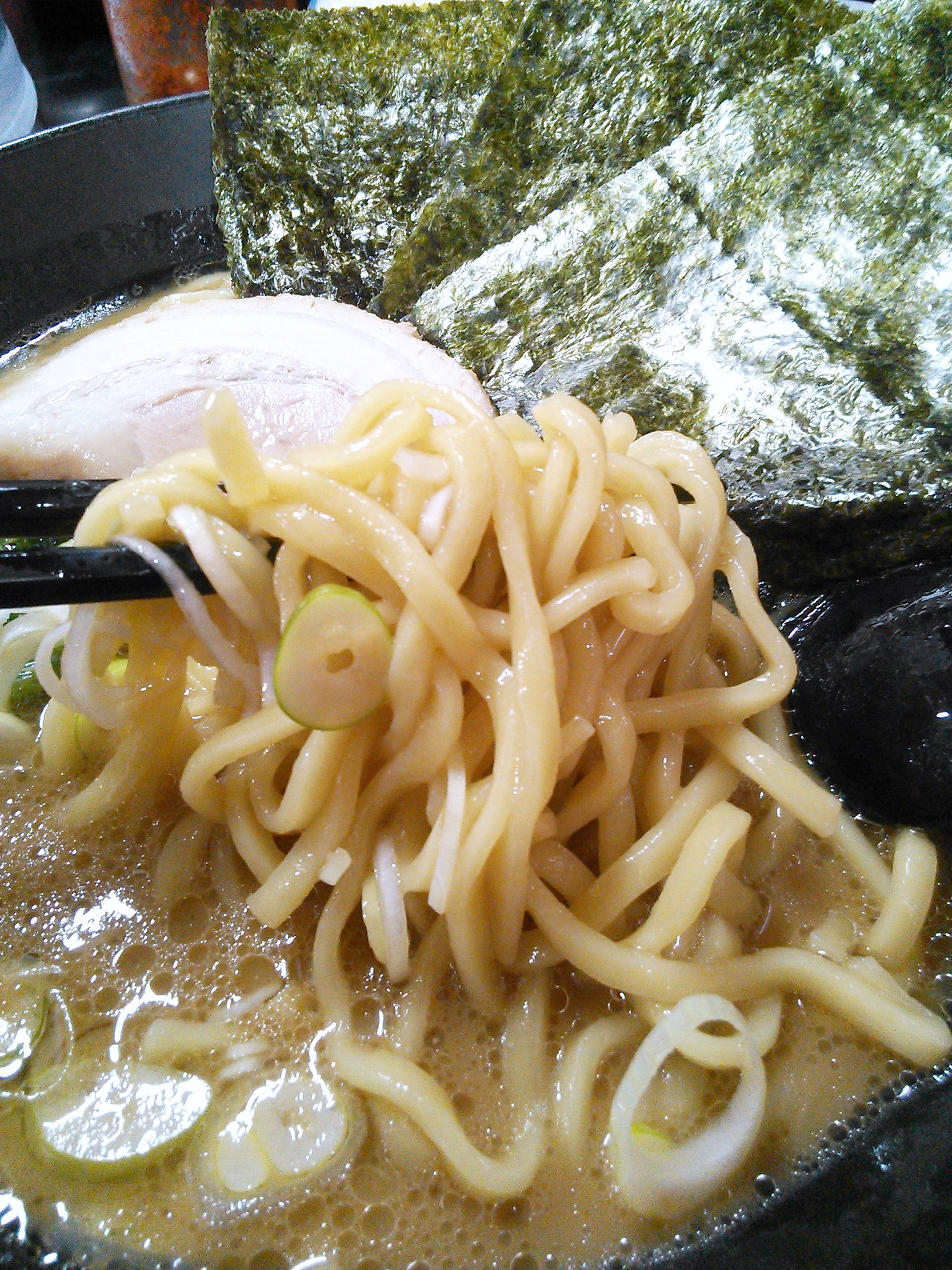戸塚の黒一番 横浜家系ラーメンの麺