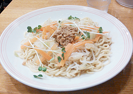 リンガーハットの夏とく冷やし麺 肉味噌チキンスープ