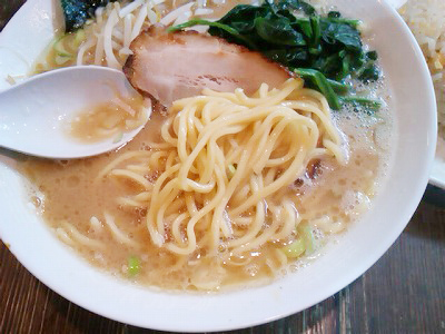 ラーメン本舗。の熟成醤油ラーメンの麺