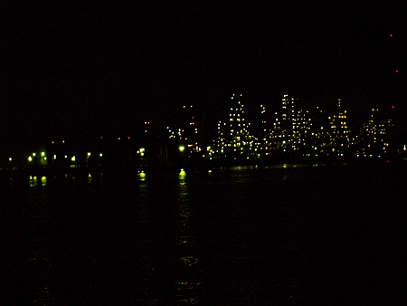 夜の根岸港から見える工場の光は絶景！