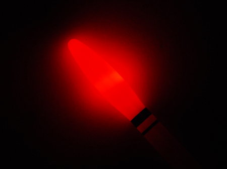 注油の効果で電気ウキの赤いLEDがビッカビカに発光
