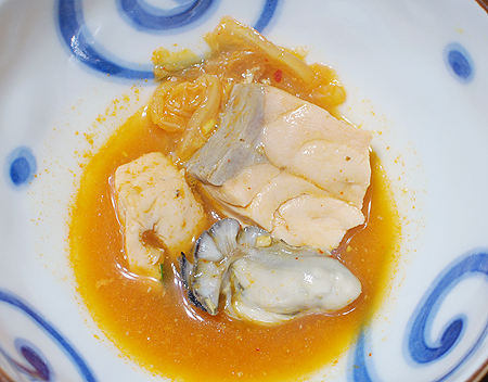 キムチ鍋でよく煮た牡蠣