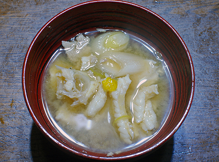 カワハギのアラで作った味噌汁